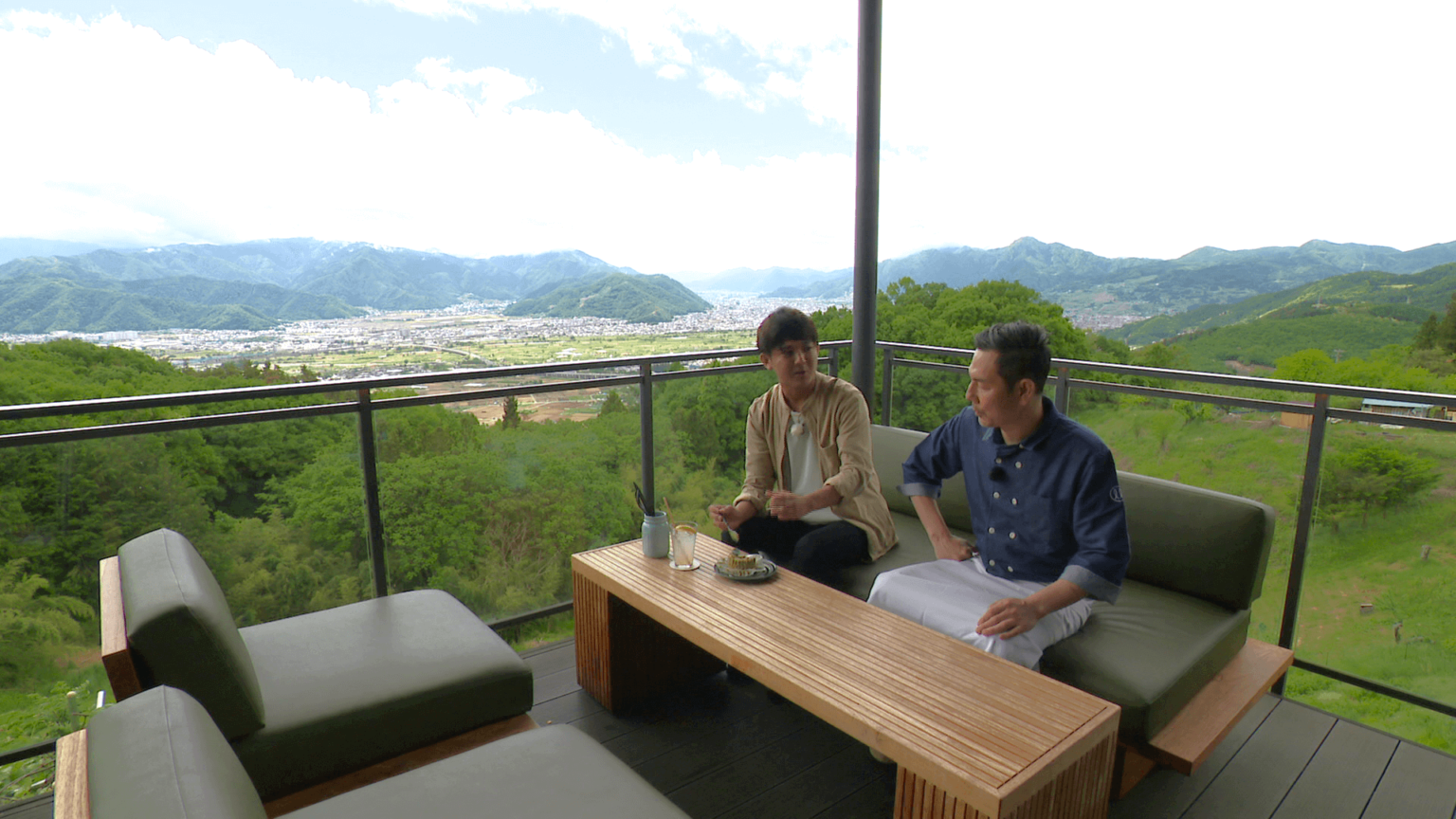 【絶景テラスごはん】長野市を一望できるカフェ&パティスリー『ロンディネッラ』で楽しむランチとカフェと、ケーキ♡ | ARURA（アルラ）