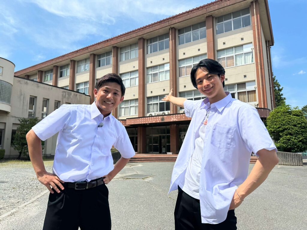 FANTASTICS(ファンタスティックス)の澤本夏輝さんと松山アナウンサーのツーショット